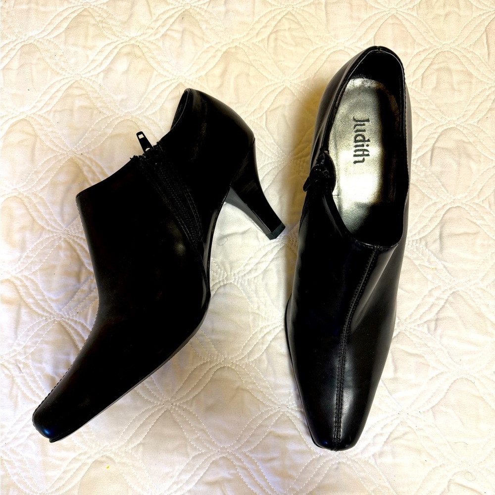 NWOT- Judith Women’s Booties- Size 9